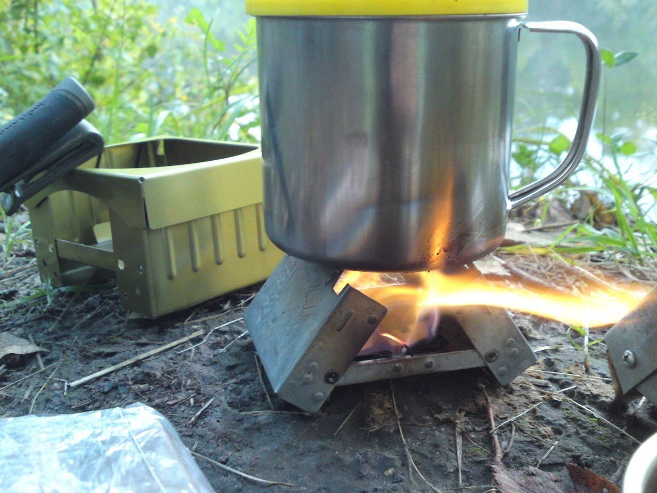 Горючее дома. Походная горелка на Сухом горючем. Сухое горючее Esbit. Печь для сухого горючего. Печка для сухого спирта.
