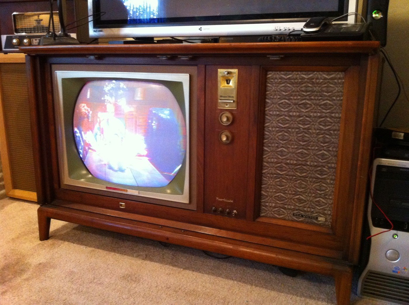 Первый телевизор купить. Телевизор рекорд 705. Телевизор Грюндик ламповый. Телевизор электрон 718. Ламповый телевизор электрон 703.