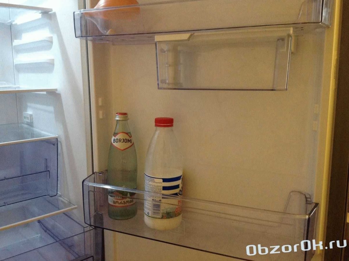 Полка сбоку холодильника