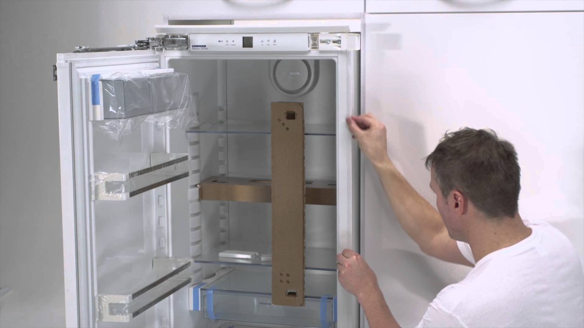 Монтаж встроенного холодильника
