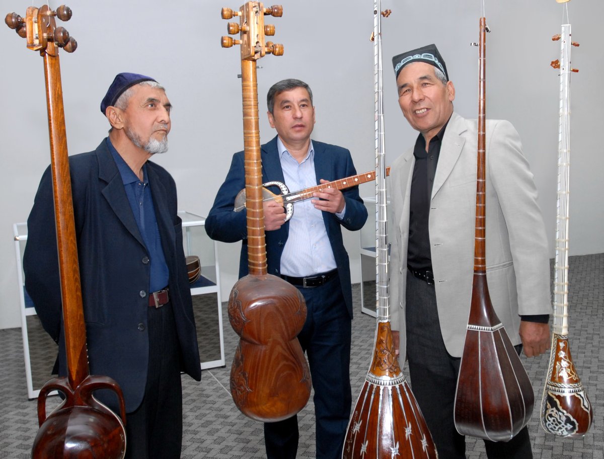 Musiqa o. Узбекские музыкальные инструменты. Узбекские национальные инструменты. Национальные музыкальные инструменты Узбекистана. Узбекские музыканты.