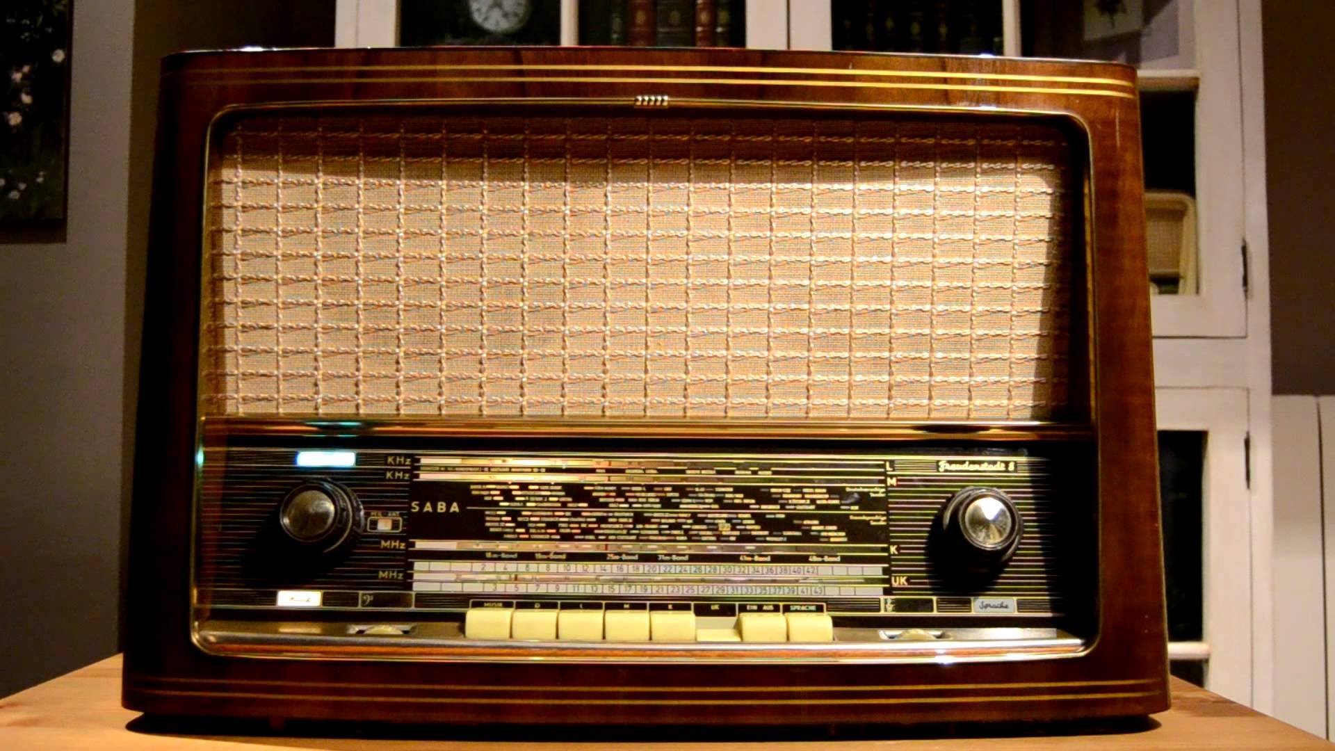 Старое радио послушаем. Радиола Telefunken 50. Радиоприемник VEF super радиола. Радиоприемник VEF м557. Ламповая радиола ВЭФ.