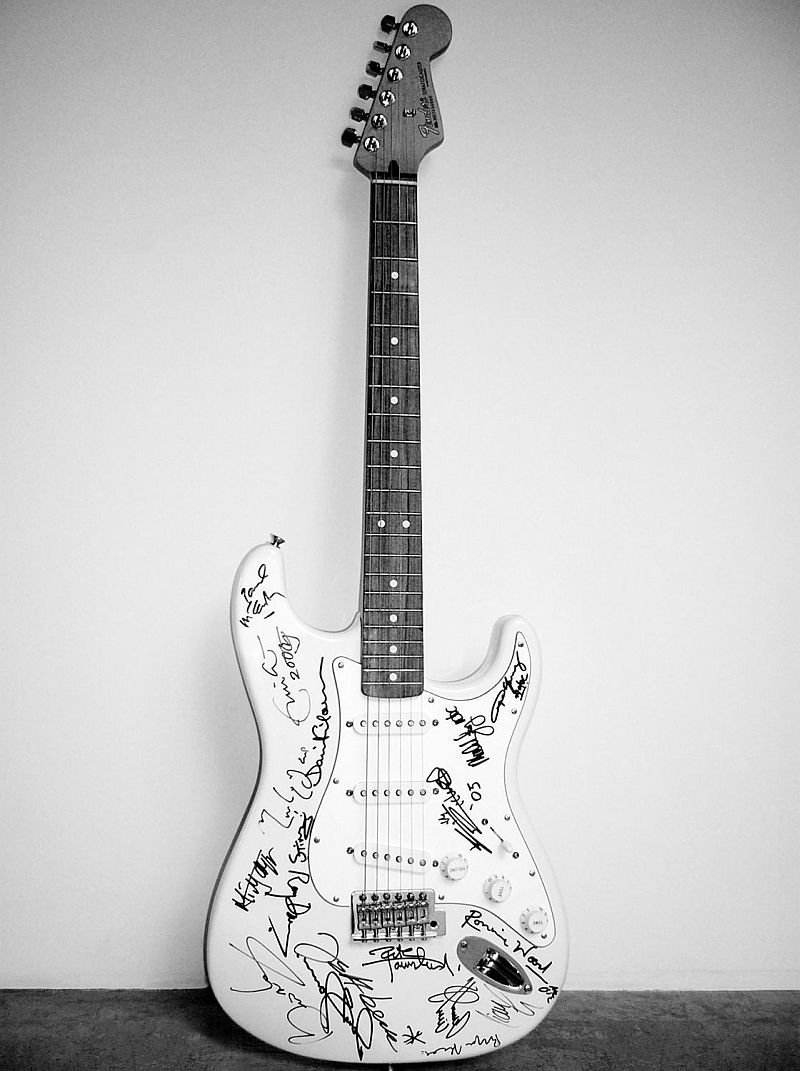 Гитара reach out to Asia Fender Stratocaster
