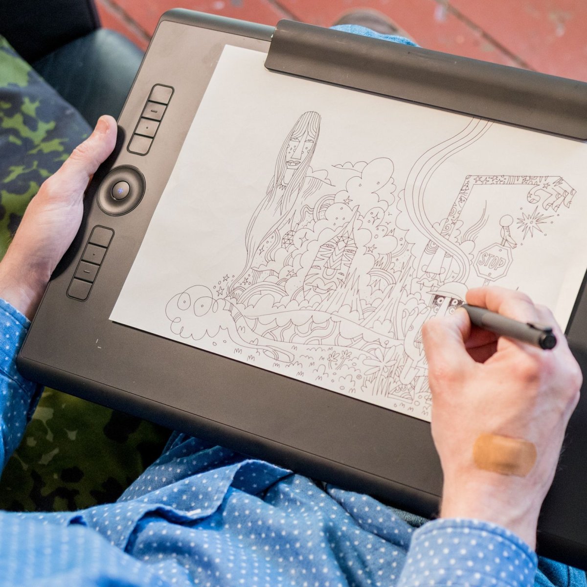 Wacom Intuos Pro paper Edition graphic drawing Tablet