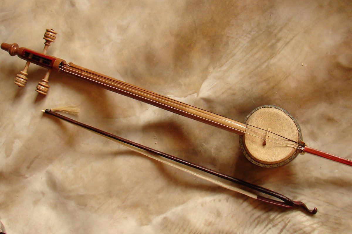 Ребаб музыкальный инструмент