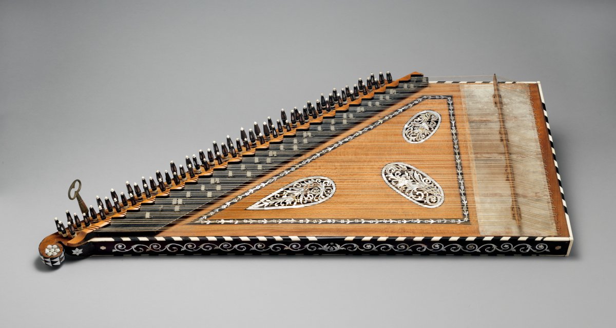 Армянский струнный инструмент ганун