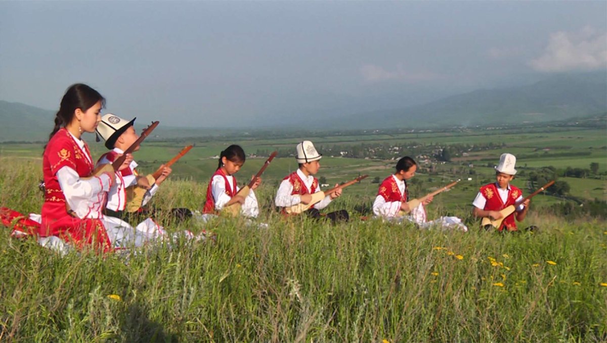 Комуз киргизский народный инструмент