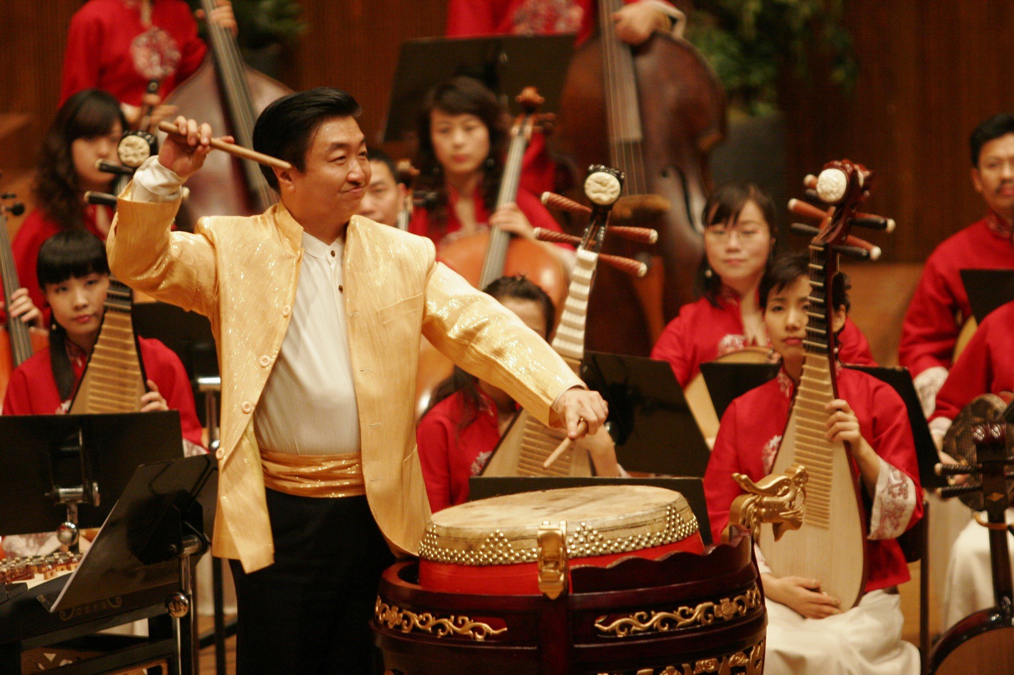 Китайский песнь. Китайское выступление. Китайский оркестр. Концерт в Китае. Китайский концерт.