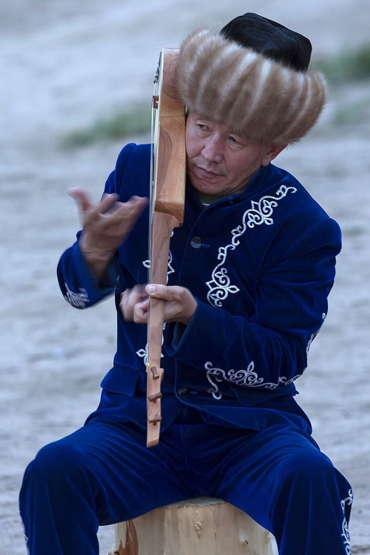 Киргизский национальный инструмент струнный