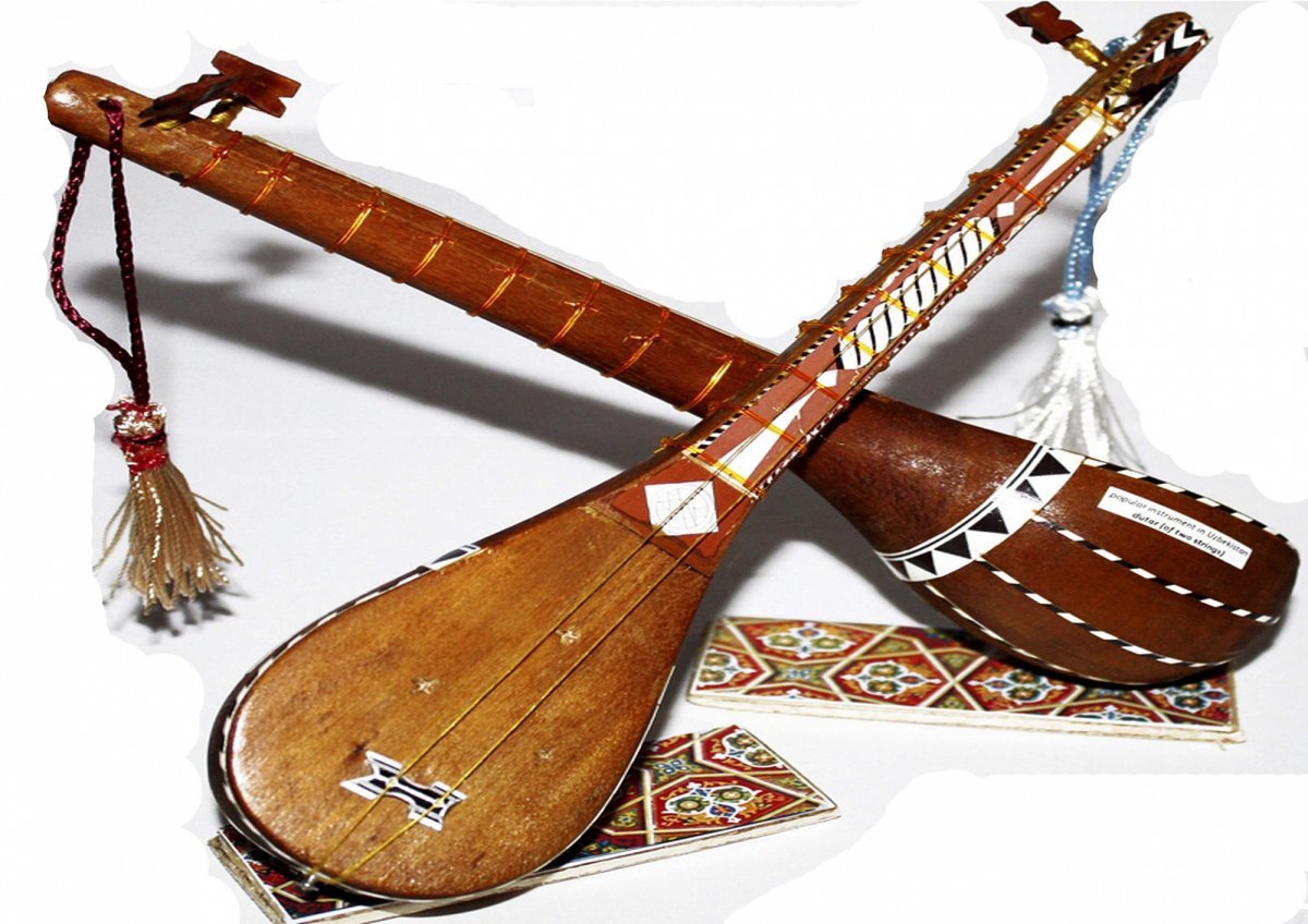 Грузинский струнный щипковый музыкальный инструмент