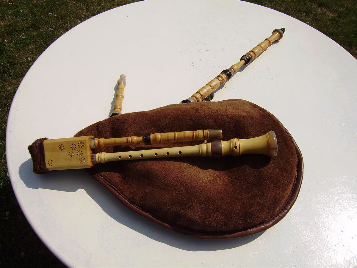 Диджериду духовой музыкальный инструмент