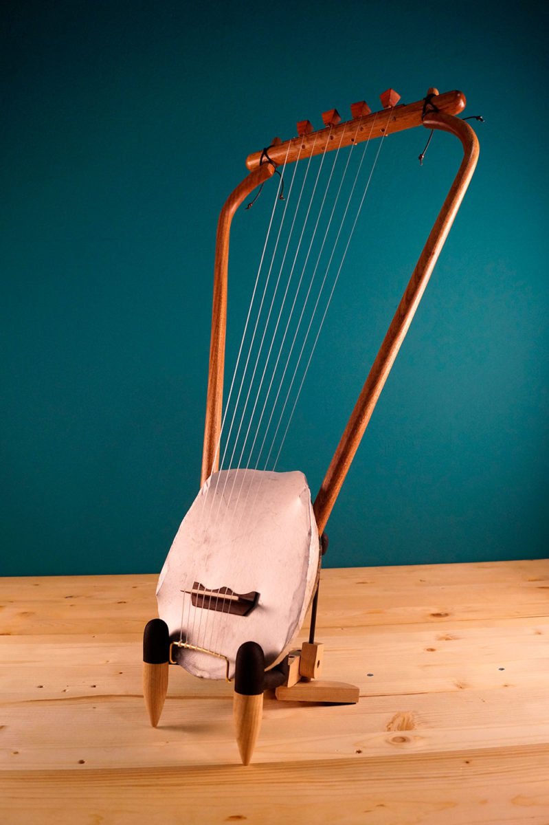 Barbiton струнный музыкальный инструмент