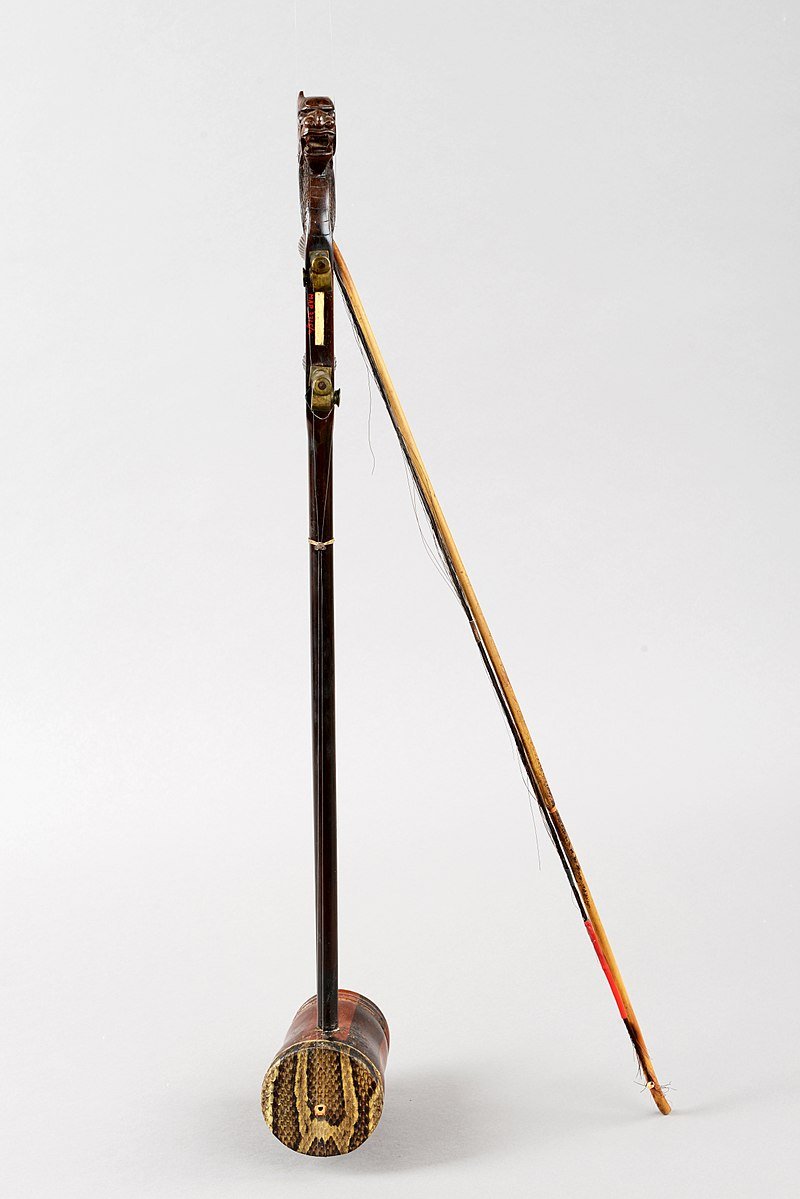Цзинху струнный музыкальный инструмент