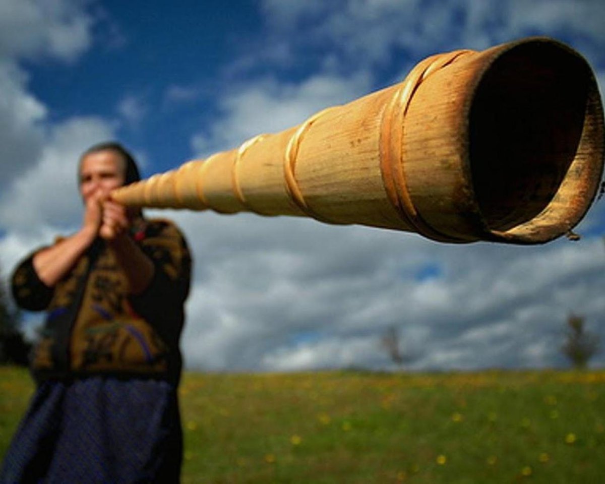 Духовой музыкальный инструмент перуанских индейцев