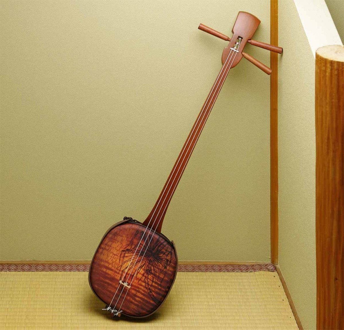 Китайский струнный инструмент эрху