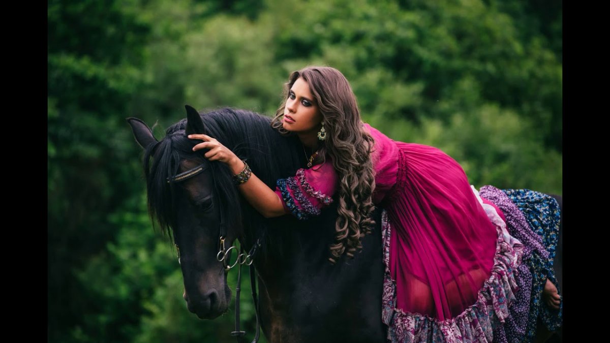 Фотосессия в цыганском стиле с лошадьми