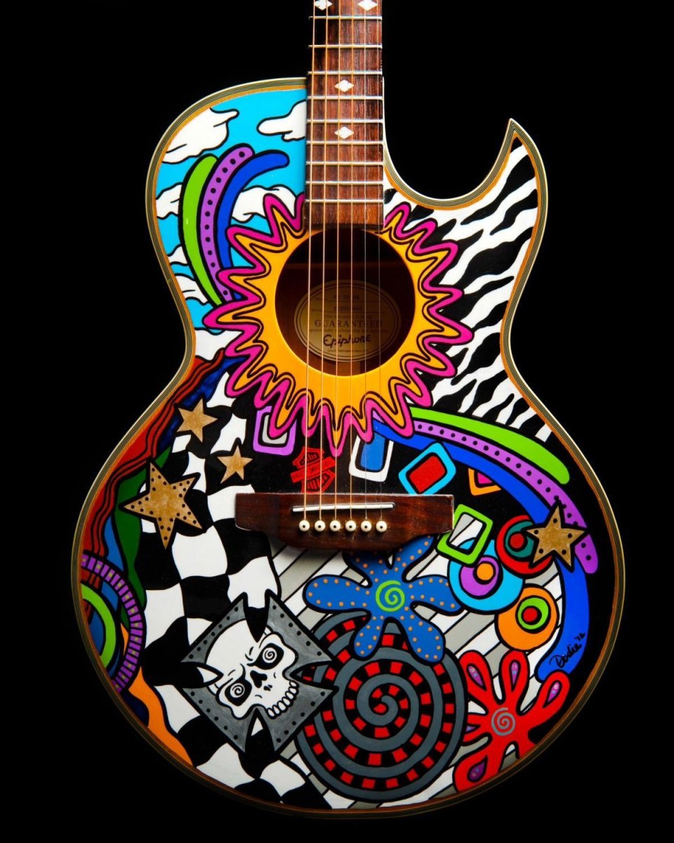 Разрисованные акустические гитары