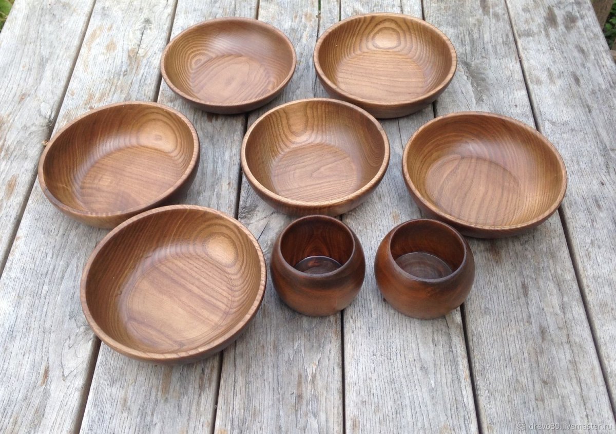 Необычной формы деревянные тарелки