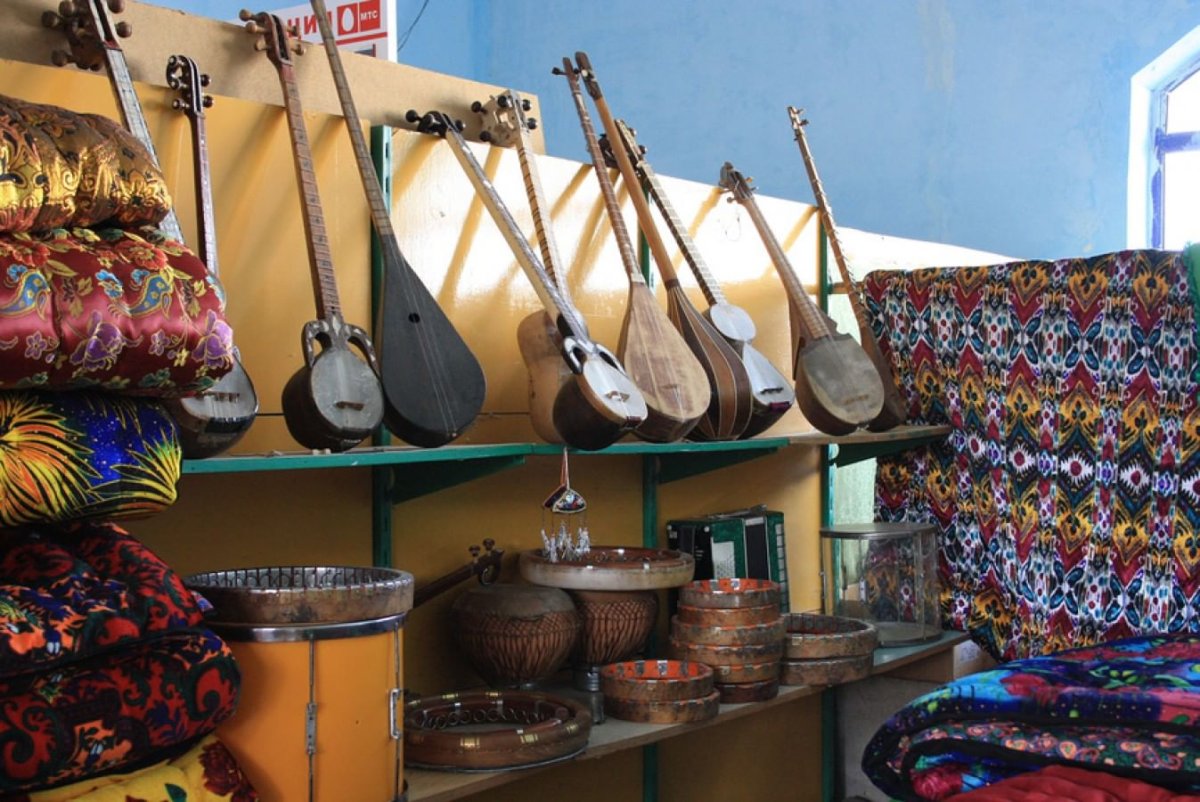 Музыкальный инструмент Узбекистана дутар