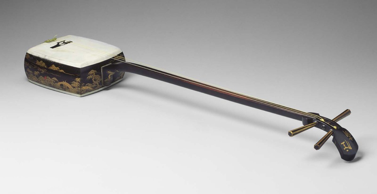 Сансин японский музыкальный инструмент