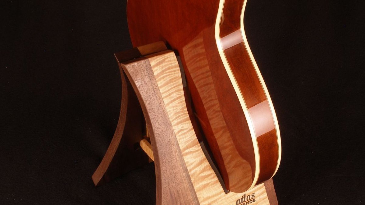 Деревянные стойки для гитары