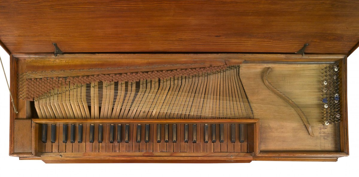 Клавикорд струнный музыкальный инструмент