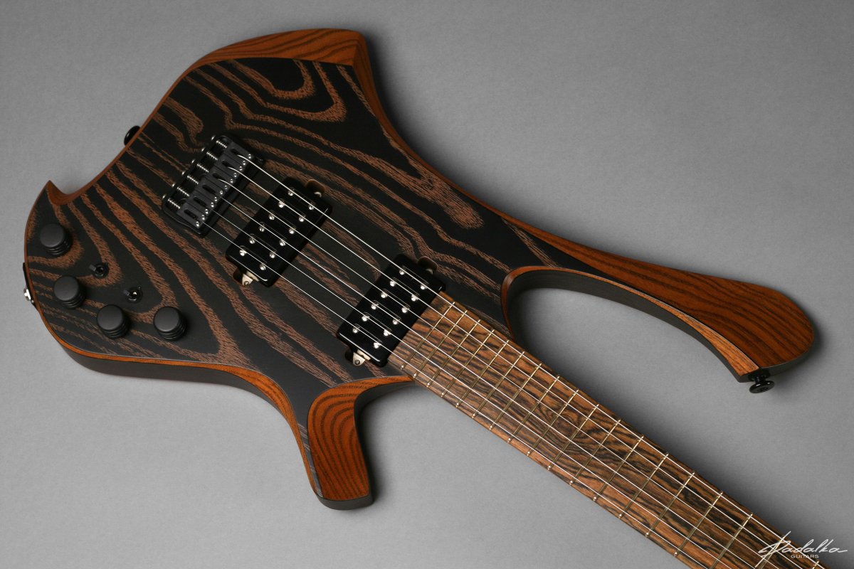 Самодельная деревянная гитара