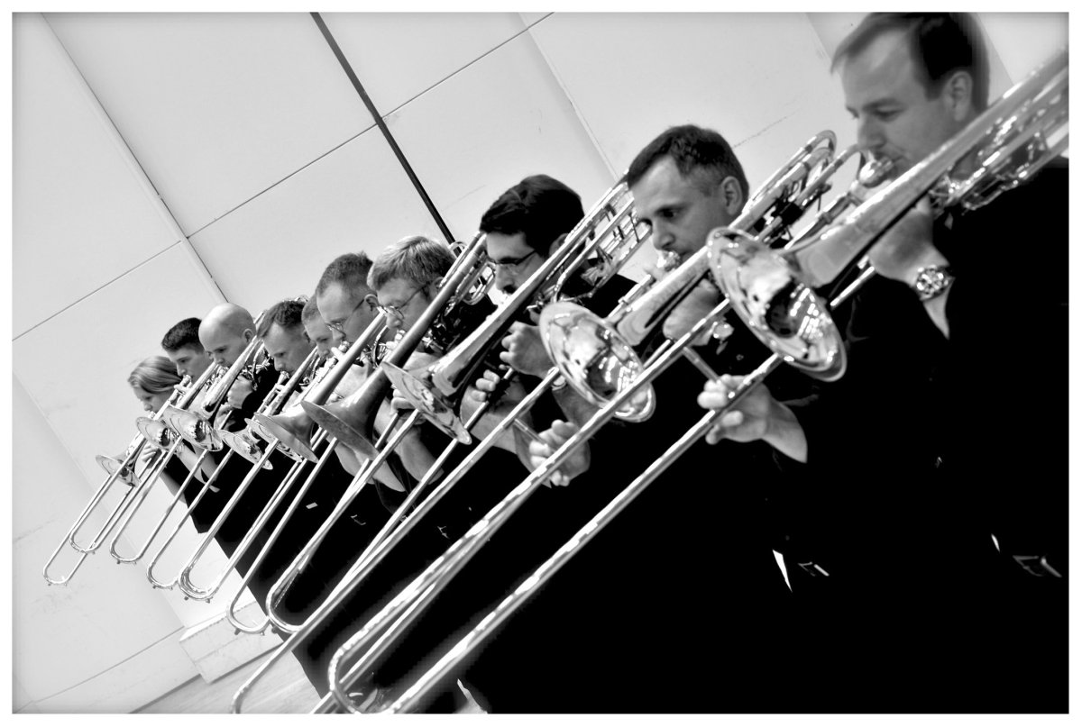 Тромбонисты в оркестре