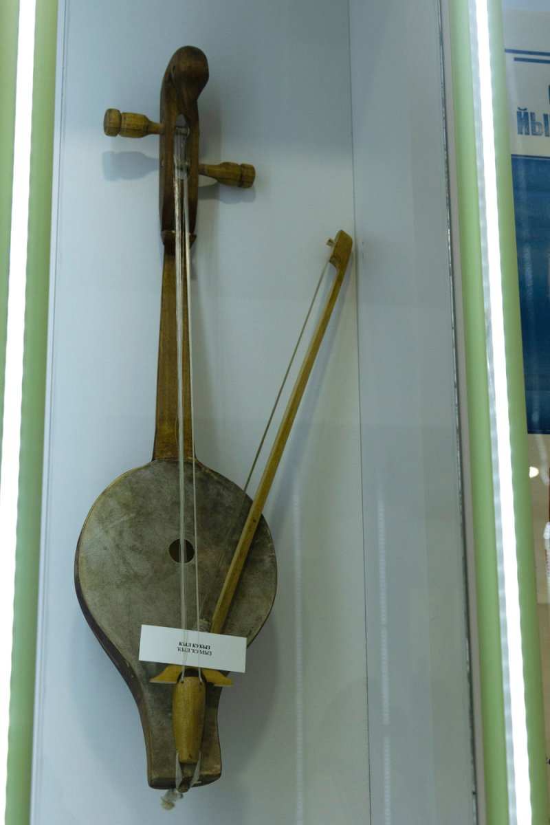 Казахский национальный инструмент кобыз