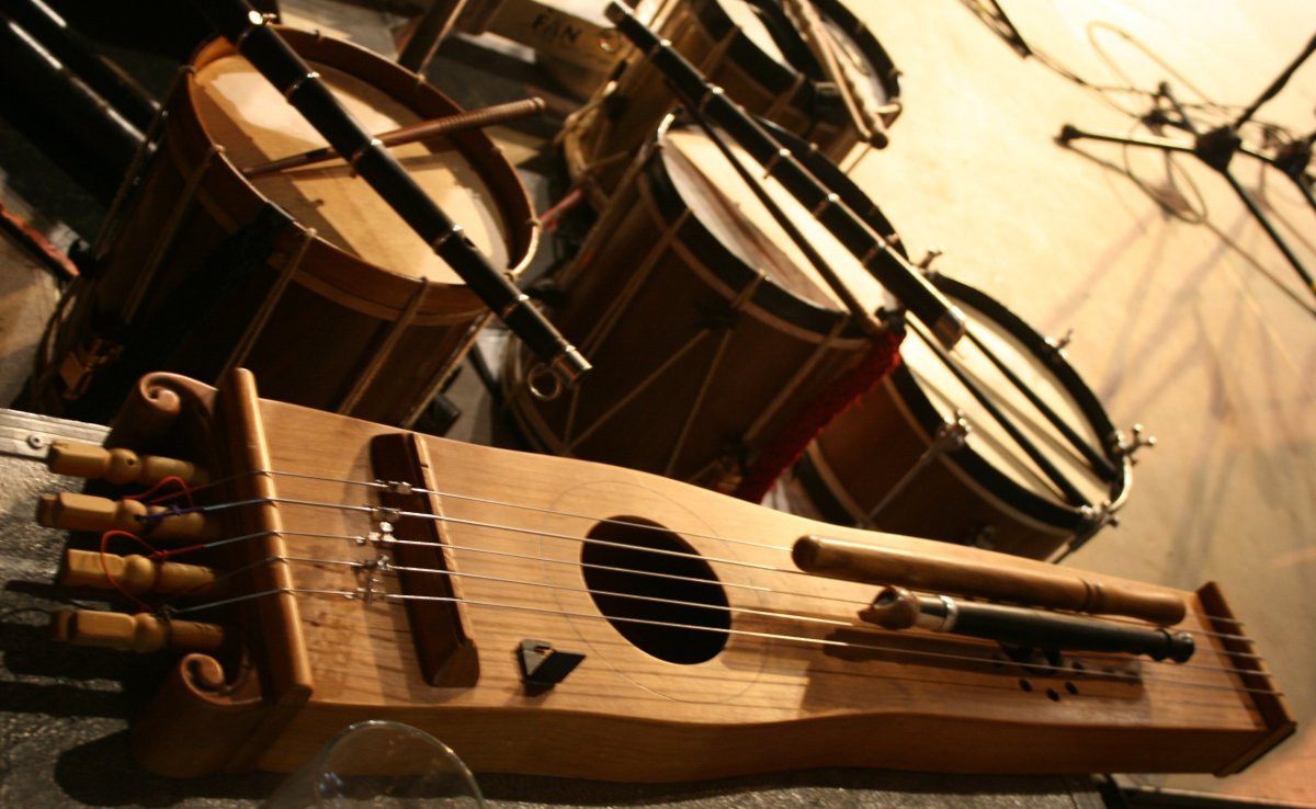Музыкальные инструменты из ели