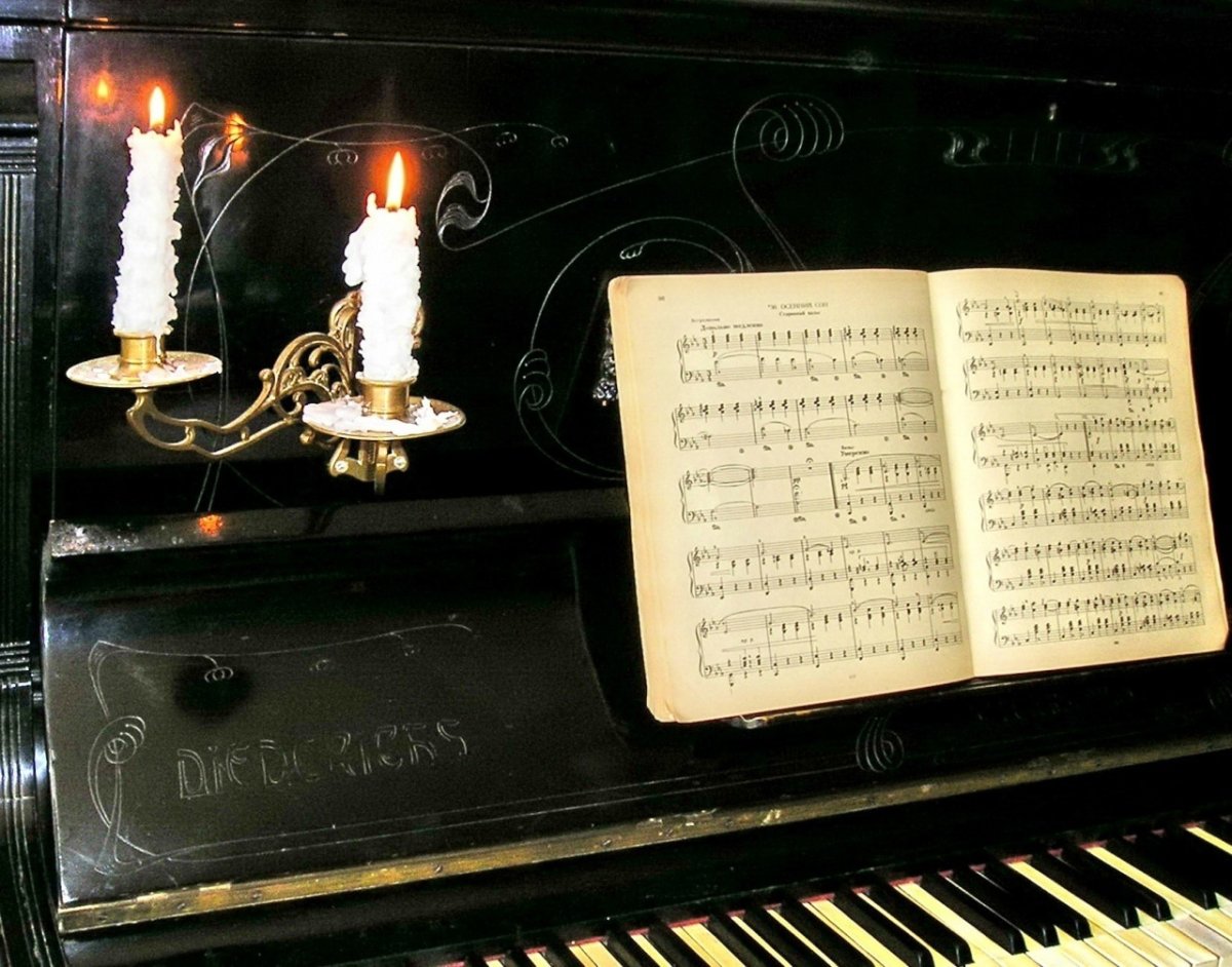 Фортепиано и свечи