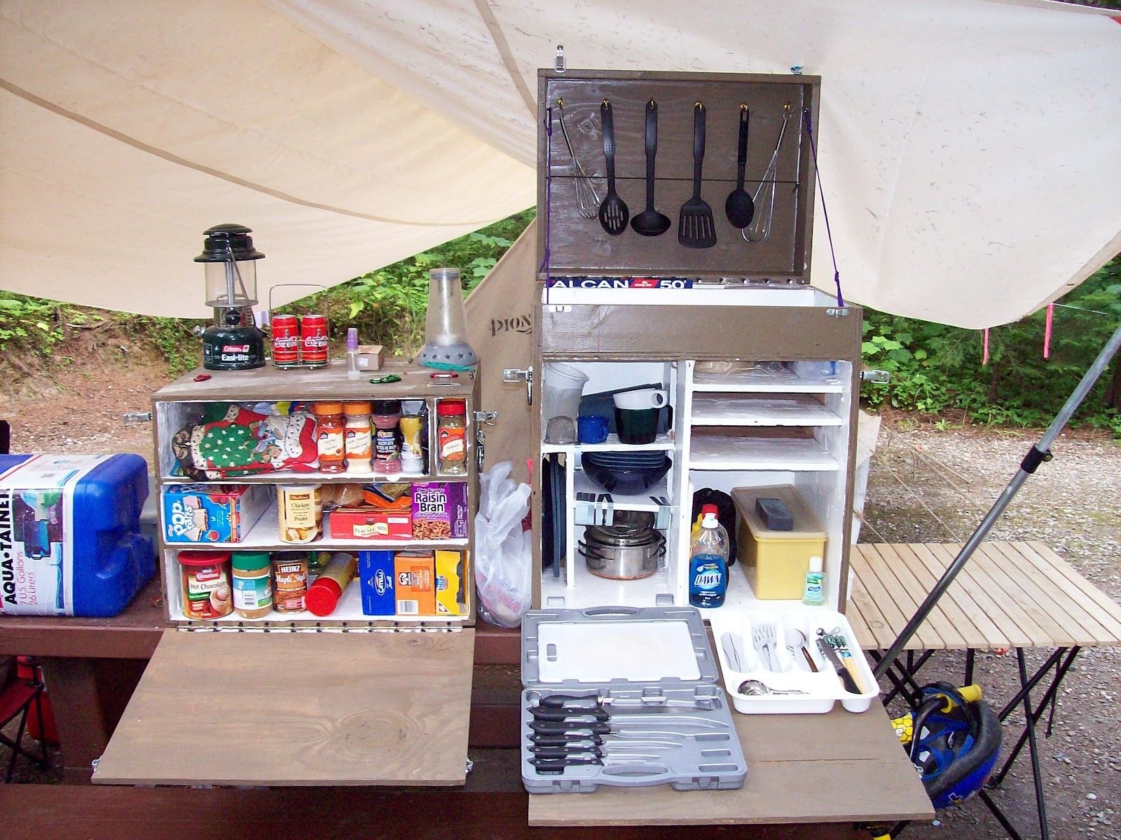 Camp box. Кемпинговая кухня «Чак бокс». Походная кухня. Оборудование для кемпинга. Палатка для продуктов в походе.