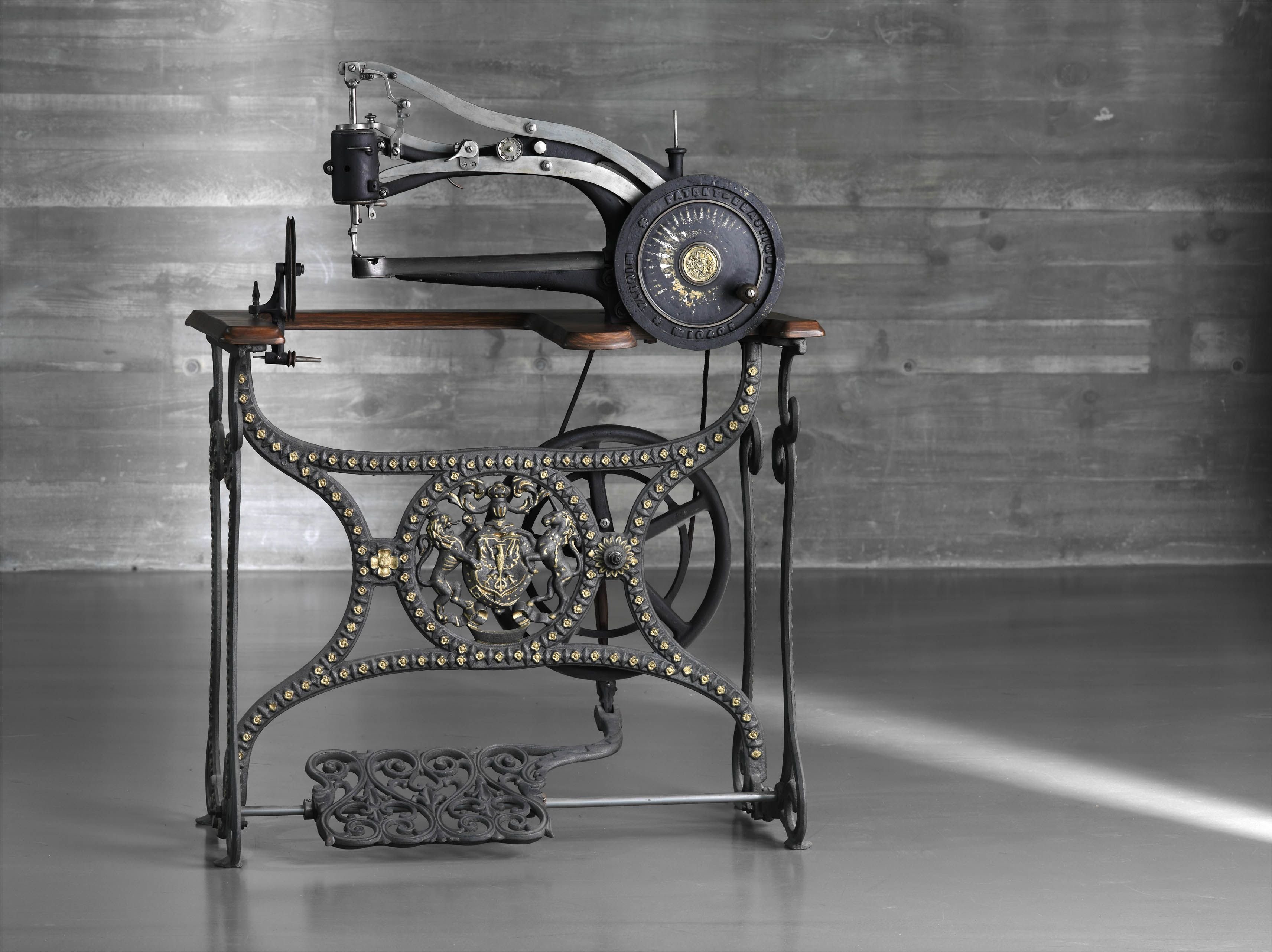 Швейная машинка karingbee. Швейная машинка сапожная Версаль. Швейная машинка Naumann 44. Швейная машинка Томаса Сейнта.