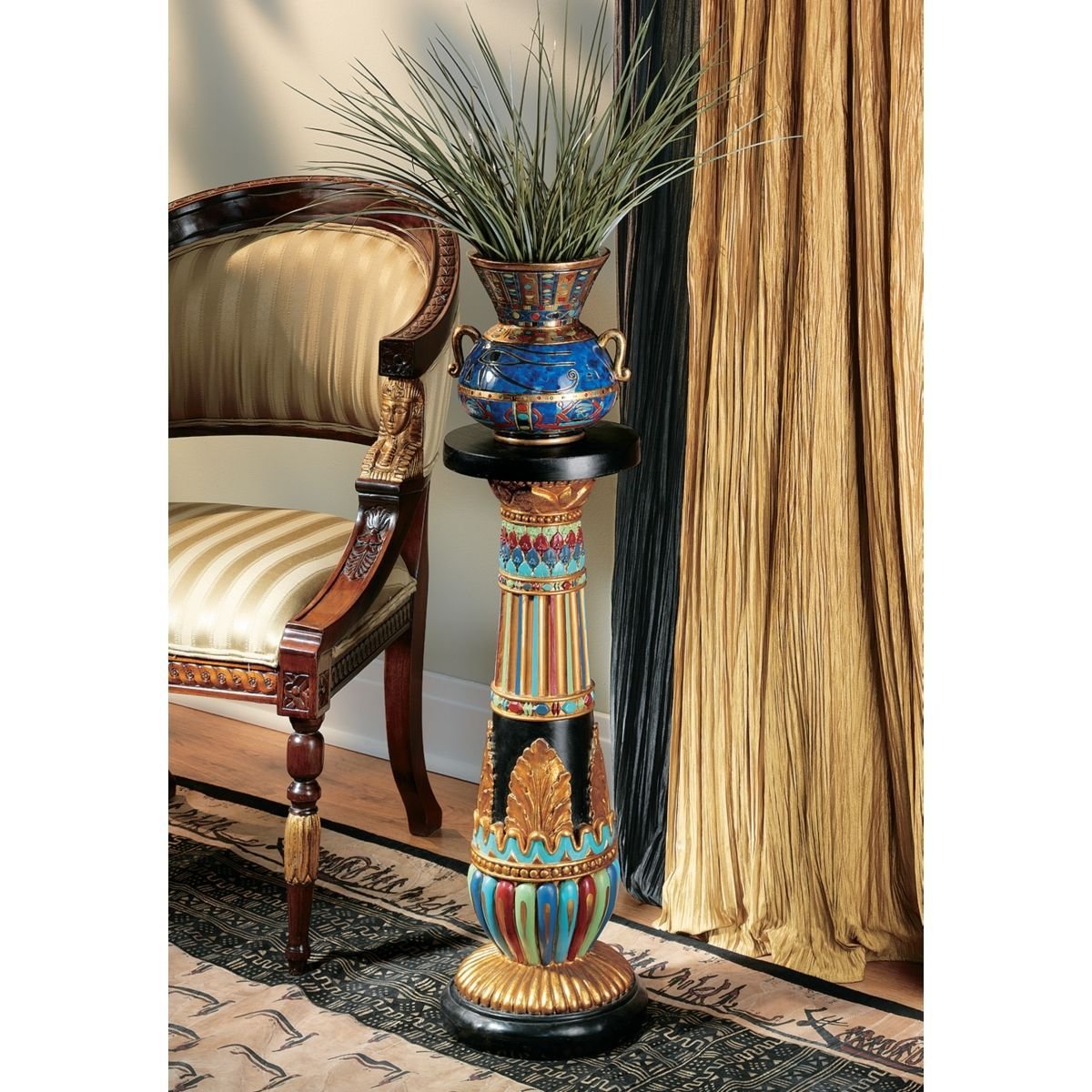Напольная ваза в египетском стиле