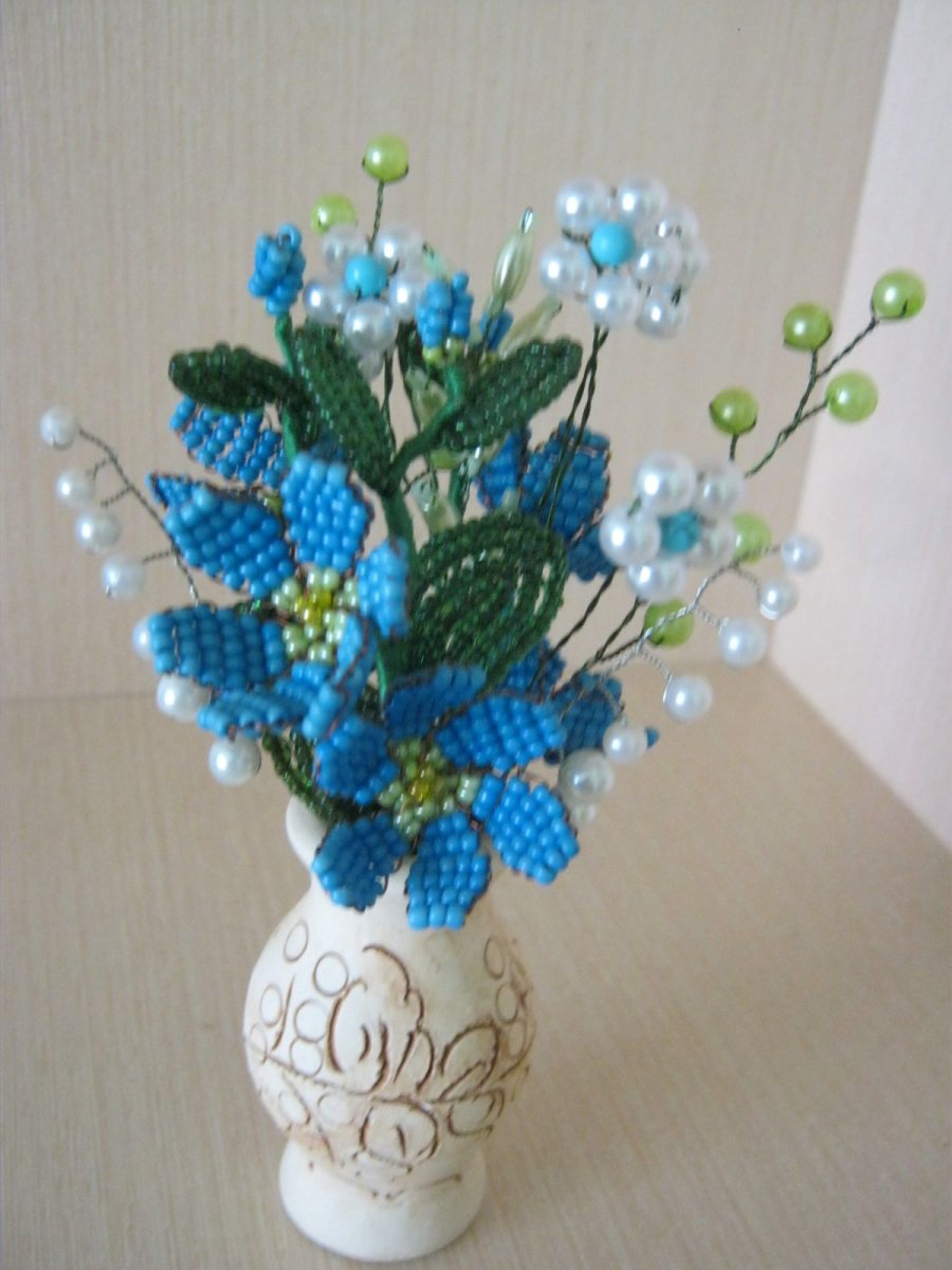 Цветы из бисера в вазу