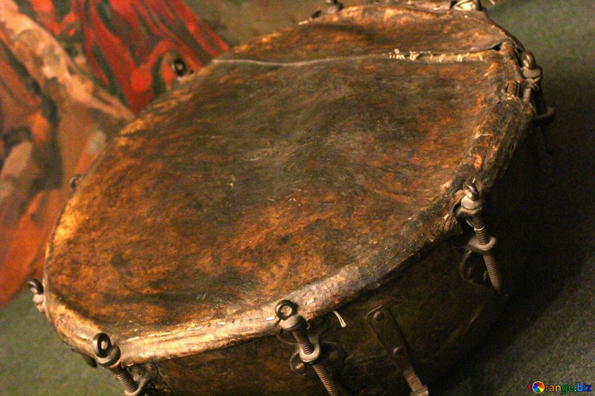 Древний барабан