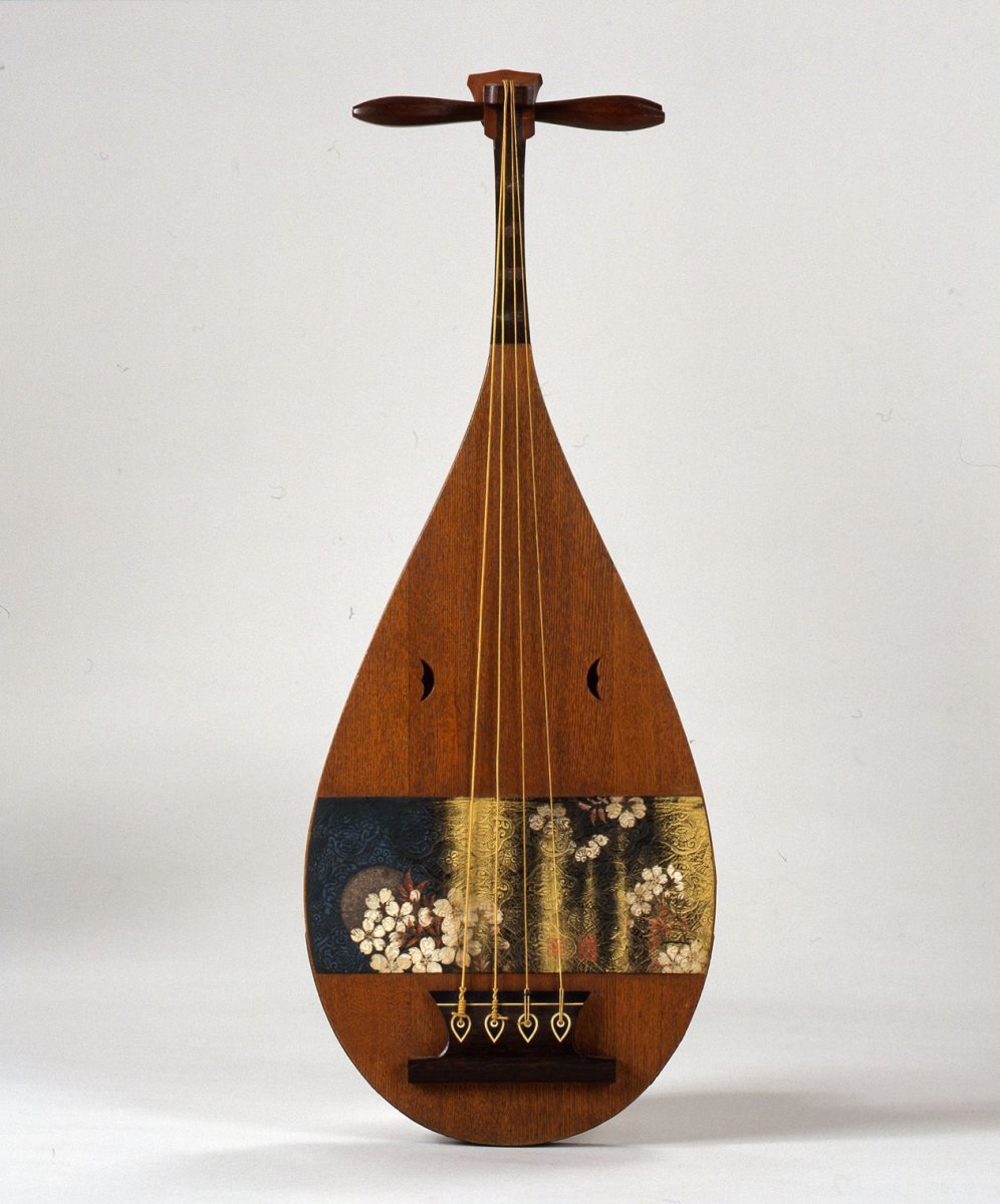 Японский струнный музыкальный инструмент