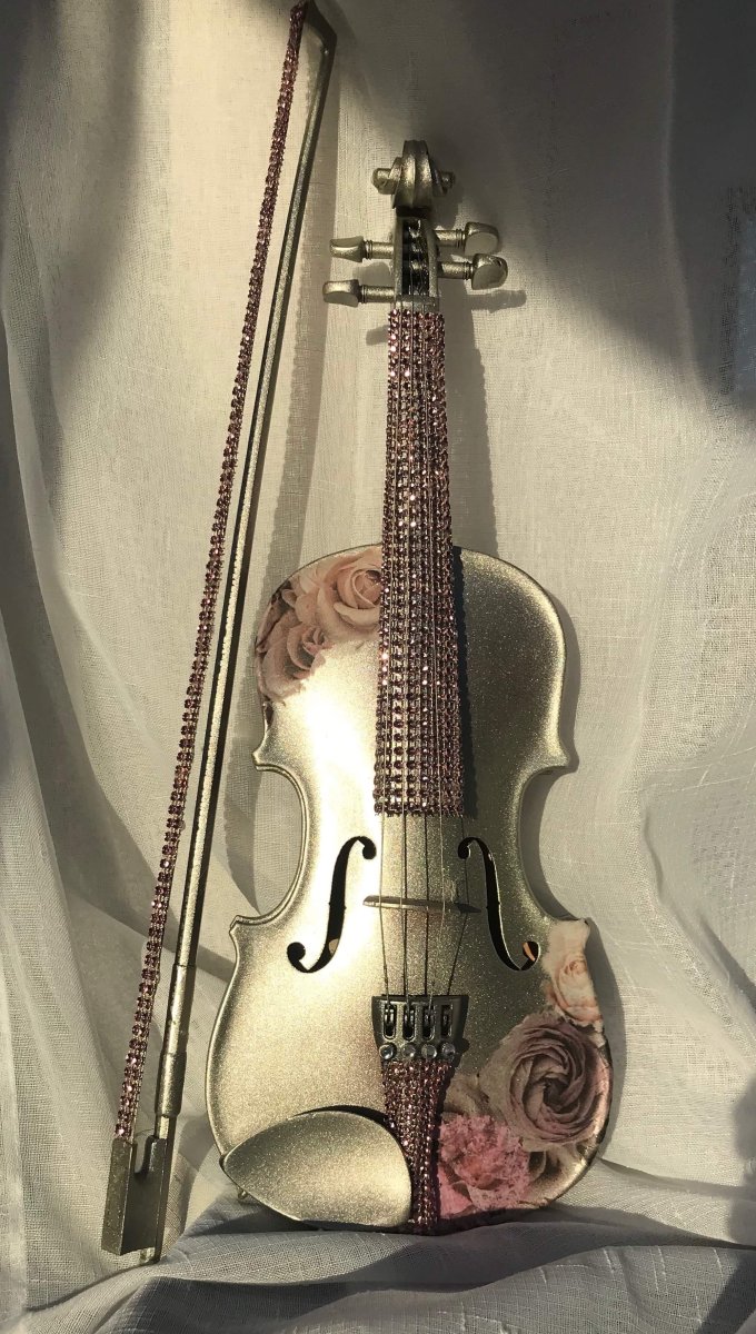 Скрипка в декоре интерьера
