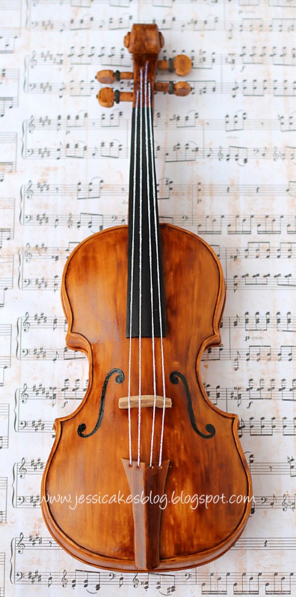 Скрипка из мастики