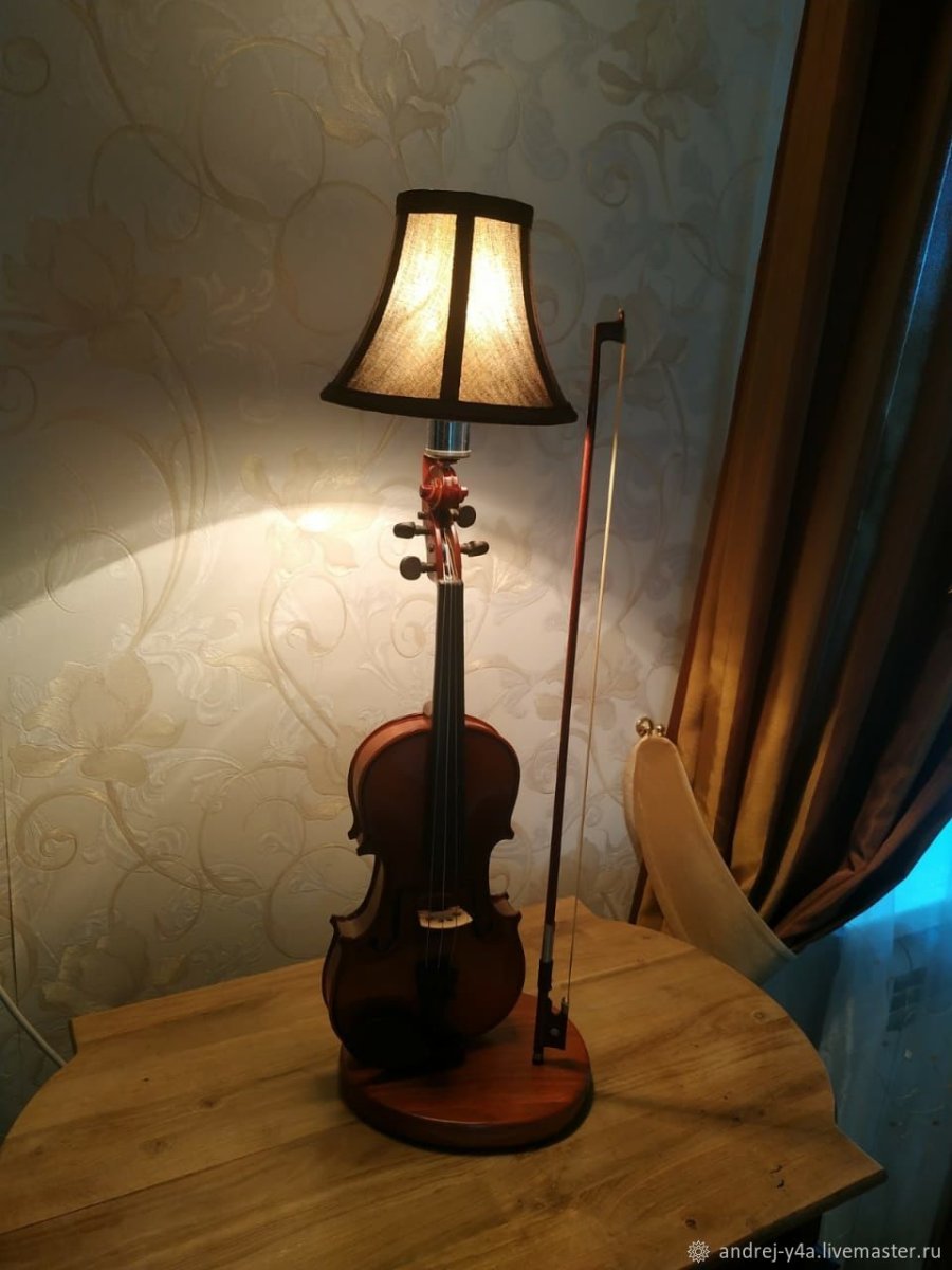 Лампа в виде скрипки