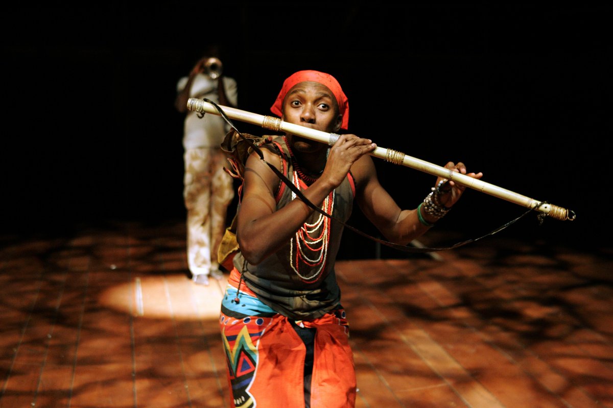 Африканец с флейтой