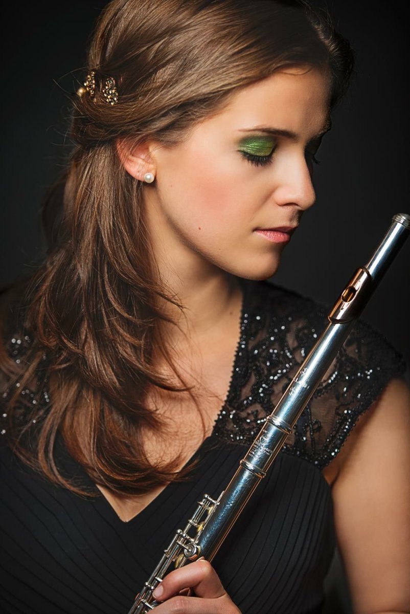 Карина Попова флейтистка
