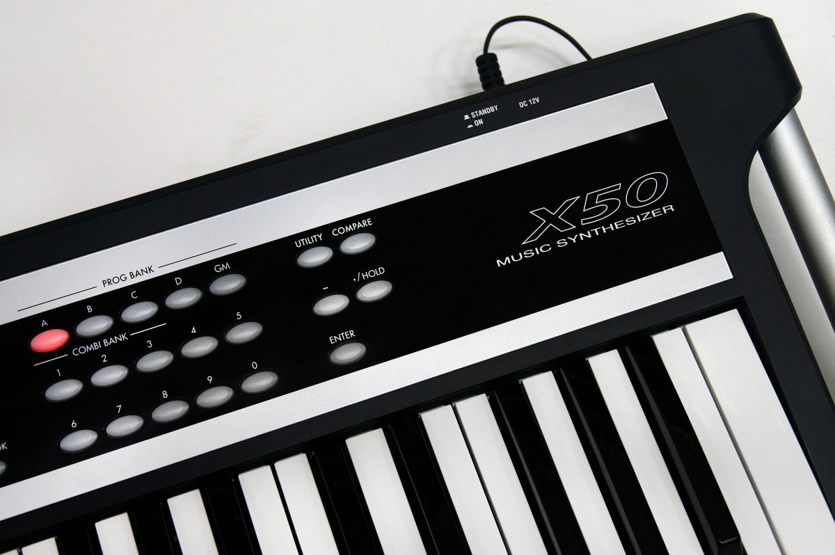 Синтезатор Korg x50