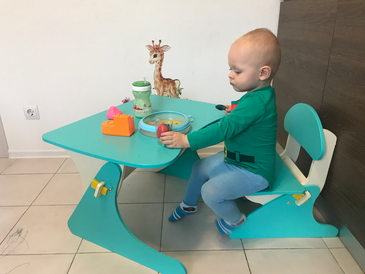 Столик детский со стульчиками