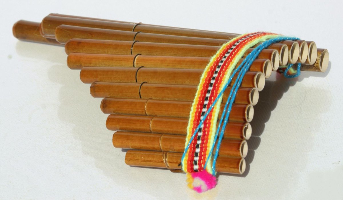 Индейский музыкальный инструмент — сампоньо