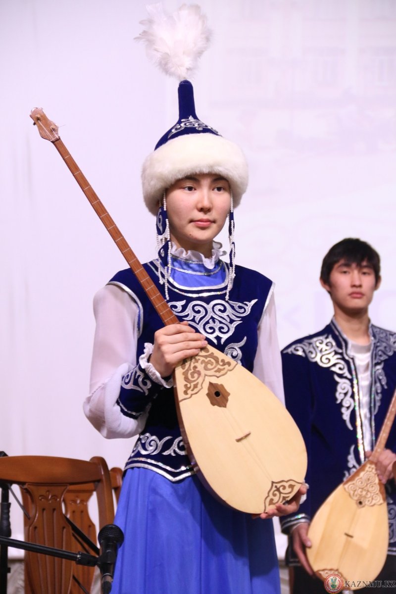 Казахский студент киски