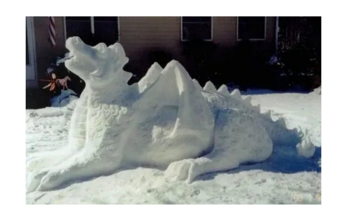 Фигуры из снега дракон