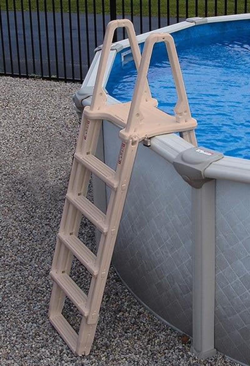 Пластиковая лестница для бассейна