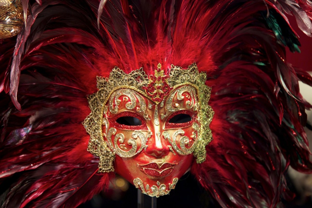 Маска красная карнавал Венеция