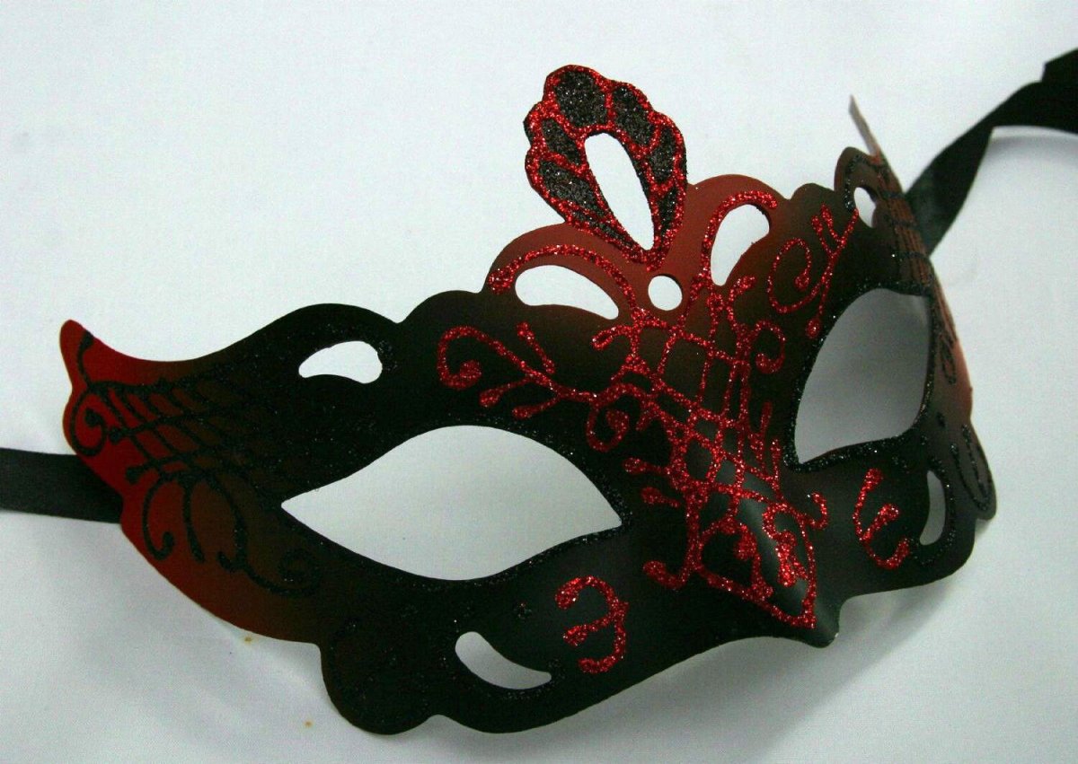 Красно-чёрные маски для маскарада